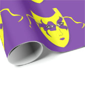 Mardi Gras Karneval Gelbe Maske auf Lila Geschenkpapier (Rolleneckpunkt)