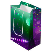Mardi Gras Lila Hintergrund Mittlere Geschenktüte (Vorderseite Schrägansicht)