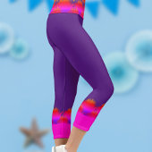 Mardi Gras Lila und rosa Feathers Capri Leggings