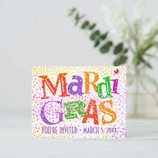 Mardi Gras Typografy Party Einladungspostkarte (Stehend Vorderseite)
