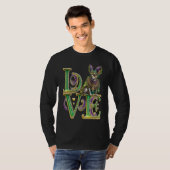 Mardi Gras Word LOVE Chihuahua Masquerade T-Shirt (Vorne ganz)