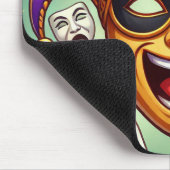 Mardi Gras. Zwei blaue Masken mit Emotionen Mousepad (Ecke)