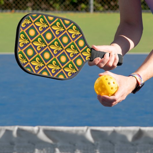 Mardi grass pattern with golden fleur-de-lis pickleball schläger (InSitu)