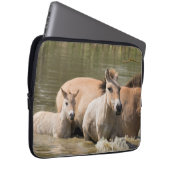 Mare with Foal Crossing a River Laptopschutzhülle (Vorne Rechts)