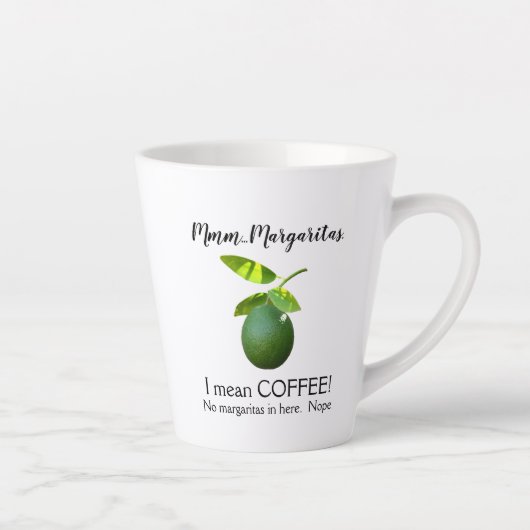 Margarita in Ihrem Cup Milchtasse (Rechts)