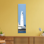 Marias Leuchtturm an der Küste Vertikale Leinwand (Insitu (Wohnzimmer))