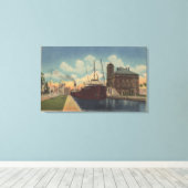 Marie, MI - View of Freighter Verlassend MacArthur Leinwanddruck (Insitu (Holzboden))