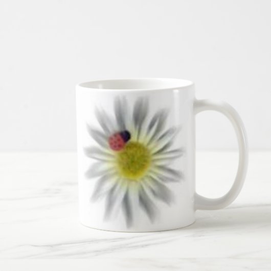 Marienkäfer auf einem Gänseblümchen Kaffeetasse (Rechts)