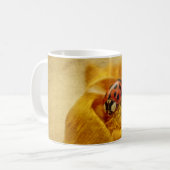 Marienkäfer auf gelber Blüte Kaffeetasse (Vorderseite Links)
