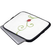 Marienkäfer auf Rebe Laptopschutzhülle (Vorne Knopf)