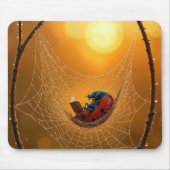 Marienkäfer in einer Spinnennetz-Hängematte Mousepad (Vorne)