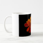 Marigold-Blume mit Wassertropfen Kaffeetasse (Links)