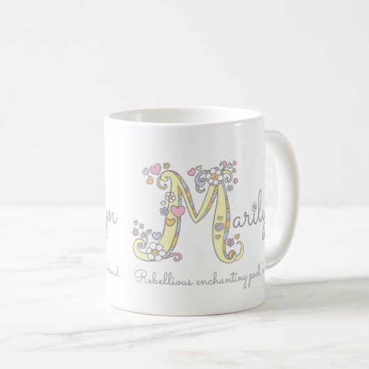 Marilyn Letter M dekorativer Name mit Bedeutung Ta Kaffeetasse (VorderseiteRechts)