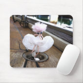 Marilyn Monroe pose in Witte rok door fubby. Mousepad (Mit Mouse)