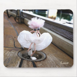 Marilyn Monroe pose in Witte rok door fubby. Mousepad