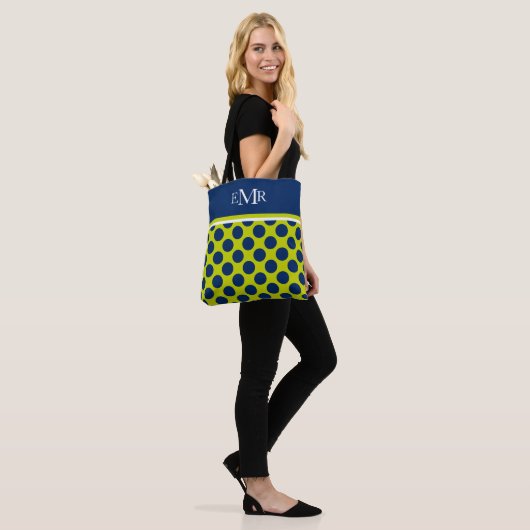 Marine-Blau-Polka-Punkte auf Limonem grünem Tasche (Am Model)