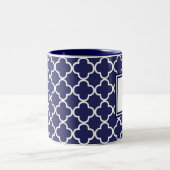 Marine-Blau Quatrefoil Monogramm-Tasse Zweifarbige Tasse (Mittel)