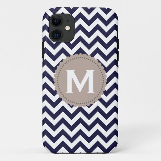 Marine-Blau-weißes Monogramm-Zickzack Muster Case-Mate iPhone Hülle (Rückseite)