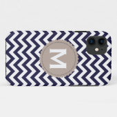 Marine-Blau-weißes Monogramm-Zickzack Muster Case-Mate iPhone Hülle (Rückseite (Horizontal))