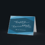 Marine Blue Geo Script | Happy Hanukkah Feiertagskarte<br><div class="desc">Schicken Sie Ihre Hanukah Wünsche mit dieser eleganten und modernen Grußkarte in marineblau. Überschneidende geometrische Formen in Gradiententönen von dunklem aquamarin bieten den perfekten Hintergrund für "Happy Hanukkah" in der modernen,  weißen handgeschriebenen Typografie. Fügen Sie mithilfe des angegebenen Felds eine optionale Insider-Meldung hinzu.</div>