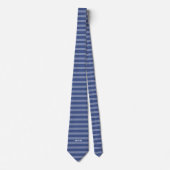 Marine Blue Stripes benutzerdefinierte Monogramm-K Krawatte (Vorderseite)