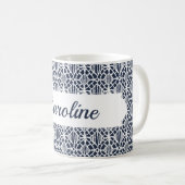 Marine mit weißem Crochet Lace Muster Kaffeetasse (VorderseiteRechts)