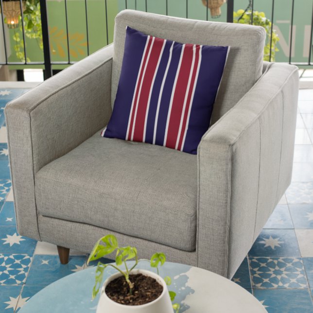 Marine und Rote Streifen Kissen (Von Creator hochgeladen)