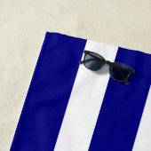 Marine und weißer gestreifter strandtuch (Beispiel)