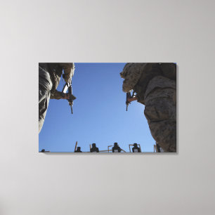 Marineänderungszeitschriften inmitten der Zündun Leinwanddruck