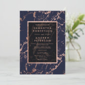 Marineblau-Rosengoldrahmen-Marmorhochzeit Einladung (Stehend Vorderseite)