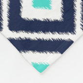 Marineblau, Türkis, Weißer Ikat Diamond Fleecedecke (Ecke)