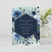 Marineblaue florale Eleganz Hochzeit Einladung (Stehend Vorderseite)