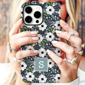 Marineblaues florales Monogramm Case-Mate iPhone Hülle