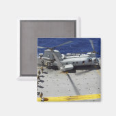 Marines besteigen einen CH-46E Sea Knight Hubschra Magnet (Vorderseite/Rückseite)