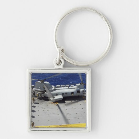 Marines besteigen einen CH-46E Sea Knight Hubschra Schlüsselanhänger (Vorne)