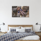 Marines falten eine amerikanische Flagge Leinwanddruck (Insitu (Schlafzimmer))