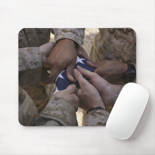 Marines falten eine amerikanische Flagge Mousepad (Mit Mouse)