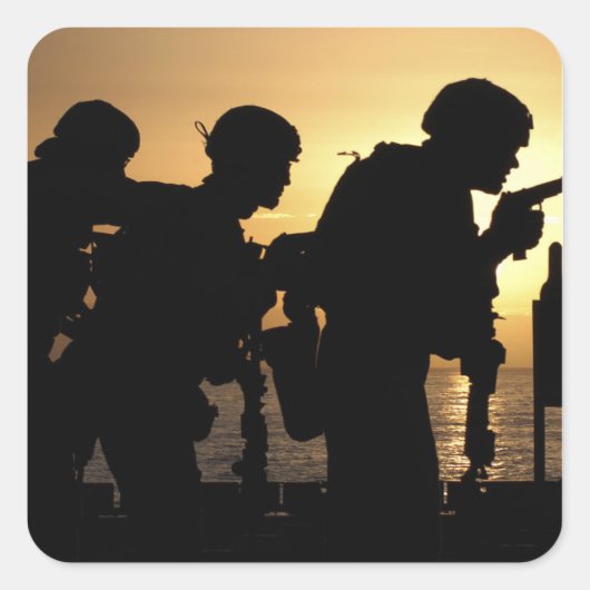 Marines feuern 9mm Handfeuerwaffen Quadratischer Aufkleber (Vorderseite)