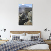 Marines feuern ein Maschinengewehr vom Typ M2 50 Leinwanddruck (Insitu (Schlafzimmer))