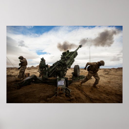 Marines Fire a M77-A2 Howitzer Poster (Vorne)
