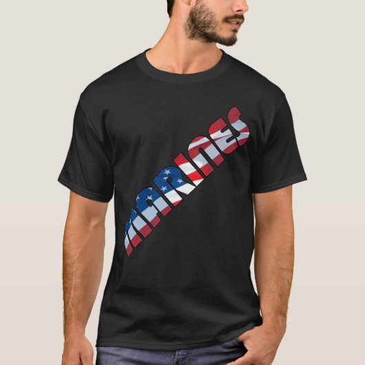 MARINES in Waving American Flag Schriftart T-Shirt (Vorderseite)