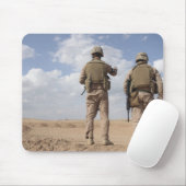 Marines scannen den Horizont für aufständische Akt Mousepad (Mit Mouse)