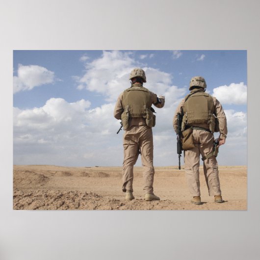 Marines scannen den Horizont für aufständische Akt Poster (Vorne)