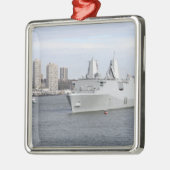 Marines und Segler ziehen die Schienen ab Silbernes Ornament (Links)