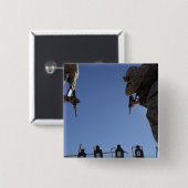 Marines wechseln Zeitschriften inmitten der Entlas Button (Vorne & Hinten)