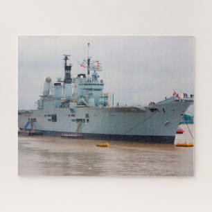Marineschiffe Touristenattraktionen an der Themse. Puzzle