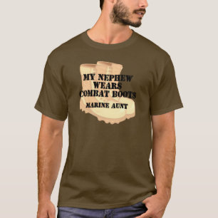 Marinetante Nephew trägt DCB T-Shirt