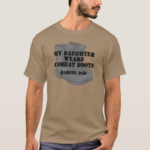 MarineVater-Tochter trägt COLUMBIUM T-Shirt