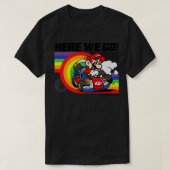 Mario Kart Pride Rainbow Road Hier gehen wir T-Shirt (Design vorne)