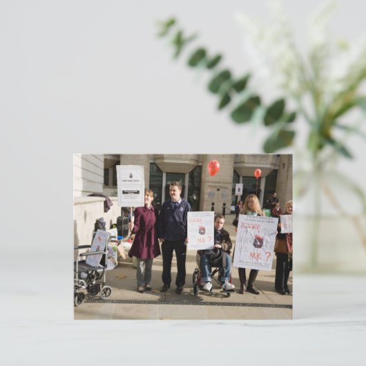 Mario mitsis-uk-Demo-Gruppe Postkarte (Stehend Vorderseite)